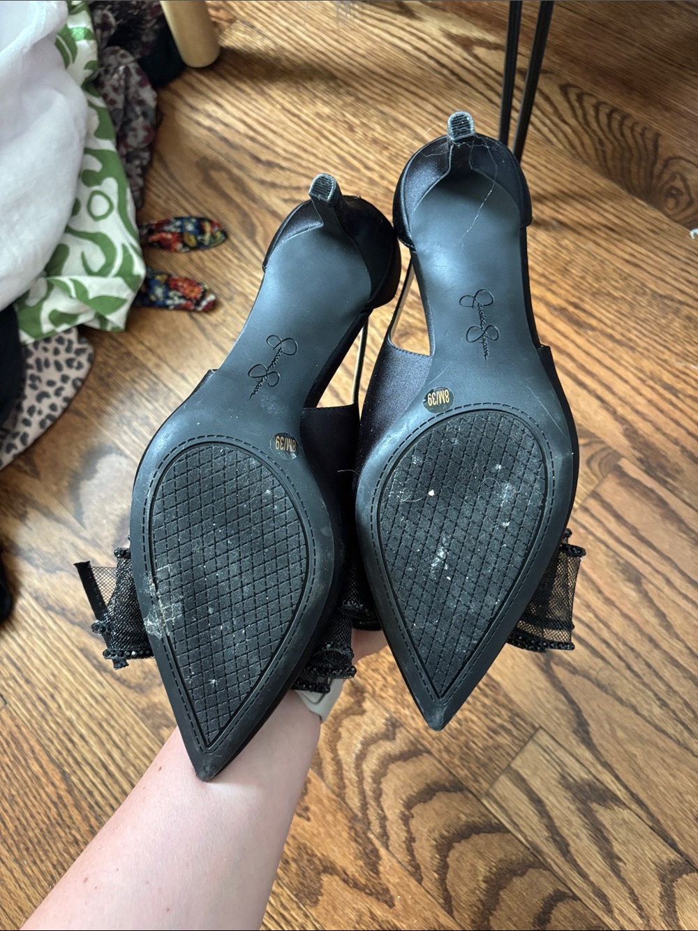 Jessica Simpson bow heels - Picture 3 of 3